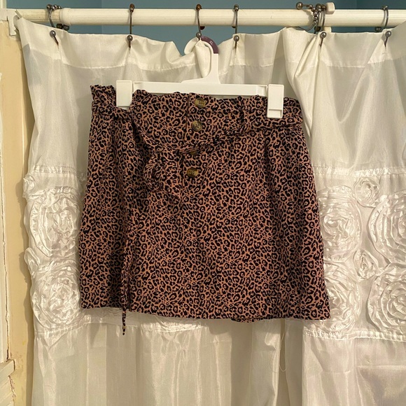 American Eagle Outfitters Dresses & Skirts - American Eagle Leopard Mini Skirt